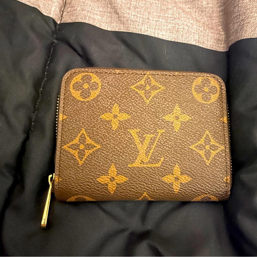 “Authentic” Louis Vuitton coin purse